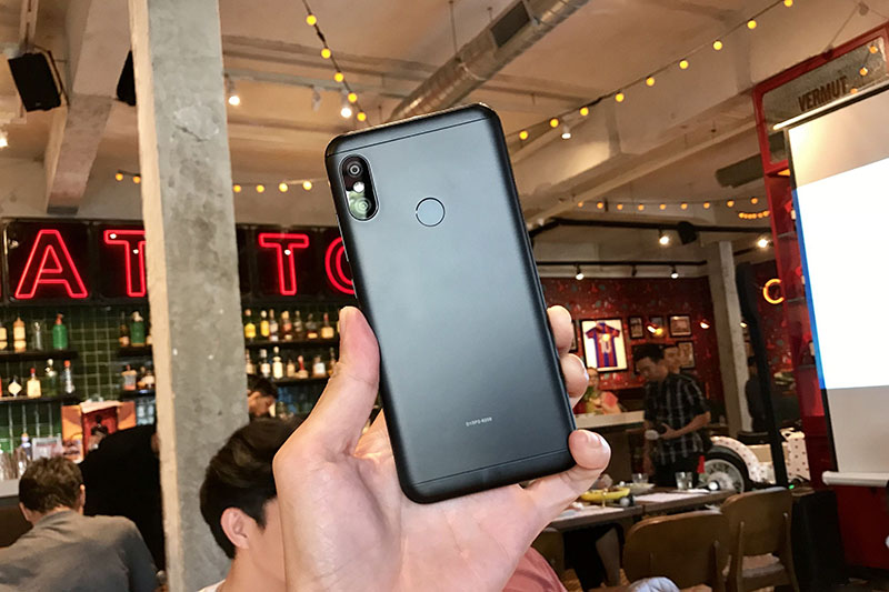 Thiết kế điện thoại Xiaomi Mi A2 Lite