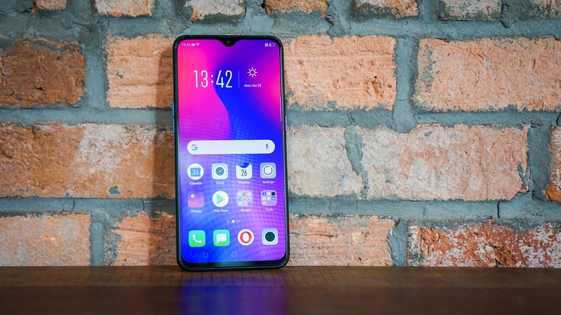 Thiết kế mặt trước điện thoại OPPO R17 pro chính hãng