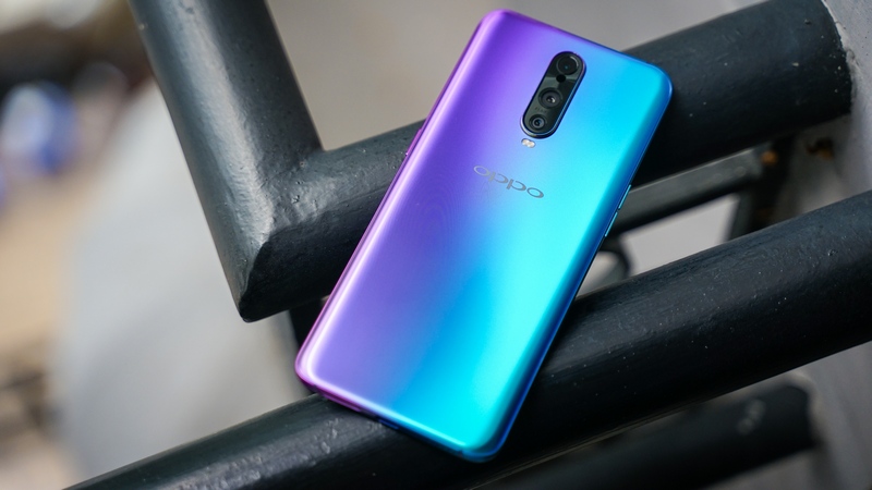 Thiết kế mặt lưng trên điện thoại OPPO R17 pro chính hãng