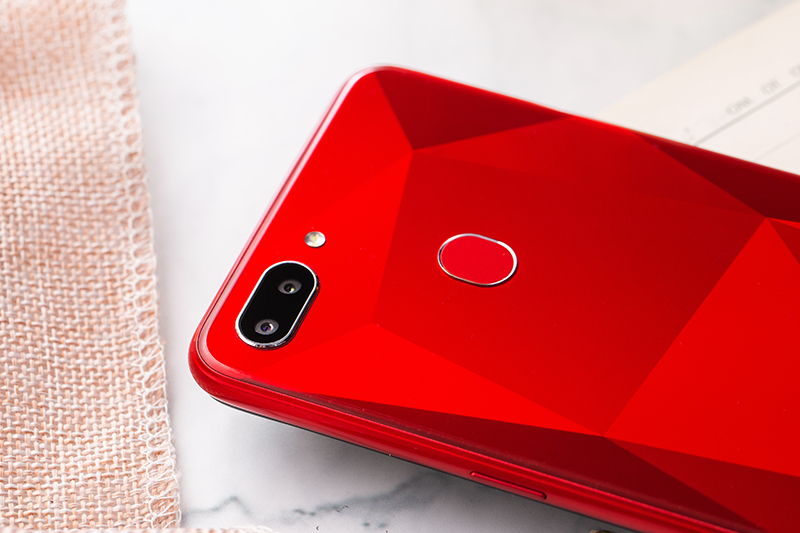 Camera kép mặt sau điện thoại Realme 2