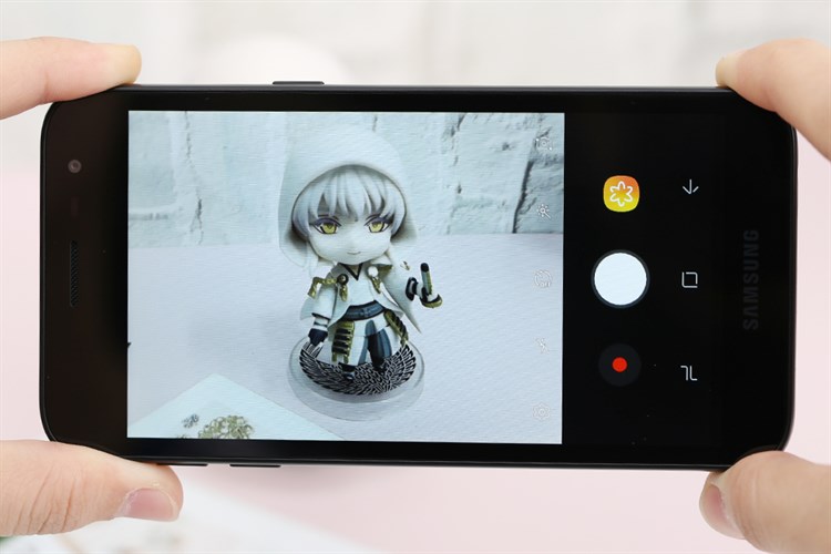 Điện thoại Samsung Galaxy J2 Core Màu Đen