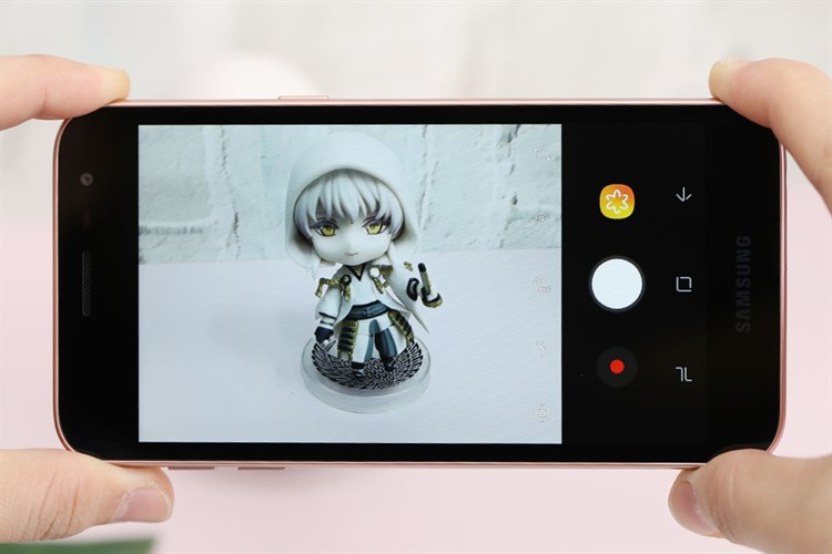 Điện thoại Samsung Galaxy J2 Core Màu Vàng