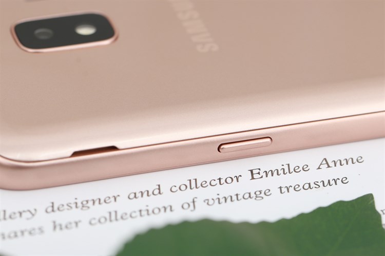 Điện thoại Samsung Galaxy J2 Core Màu Vàng