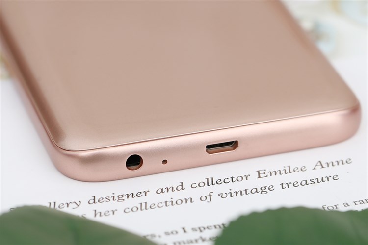 Điện thoại Samsung Galaxy J2 Core Màu Vàng