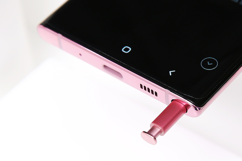 Điện thoại Samsung Galaxy Note 10 | Khe cắm S Pen trên thân máy