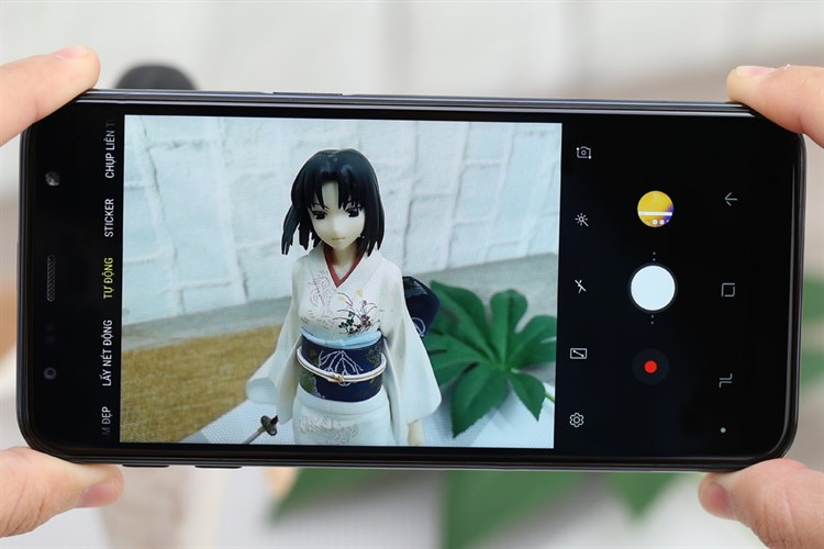 Điện thoại Samsung Galaxy J6+