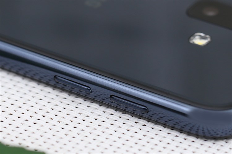 Điện thoại Samsung Galaxy J6+