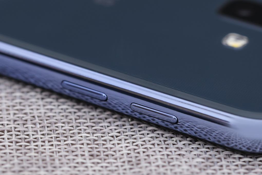 Điện thoại Samsung Galaxy J6+