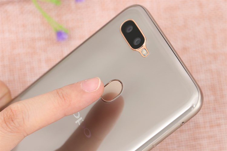 Điện thoại OPPO A7