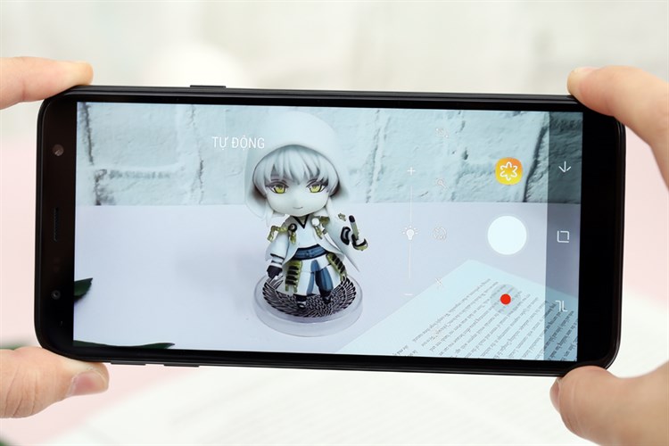 Điện thoại Samsung Galaxy J4 Core