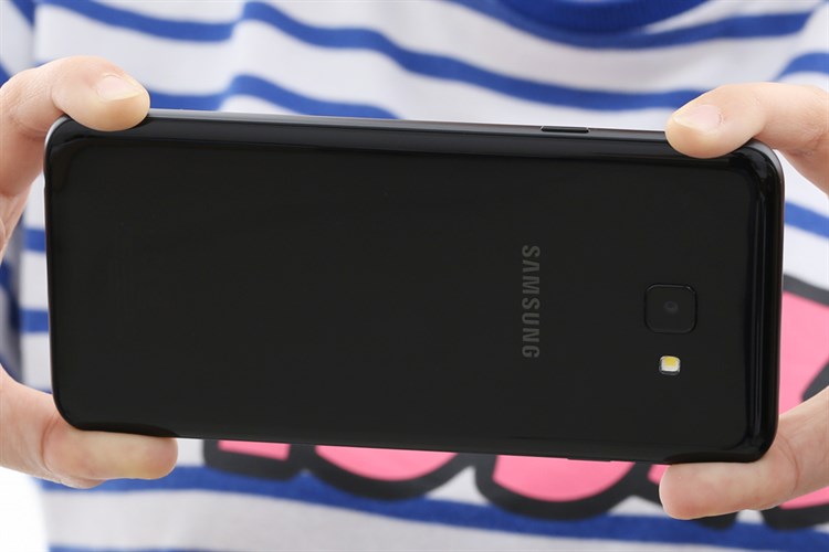 Điện thoại Samsung Galaxy J4 Core