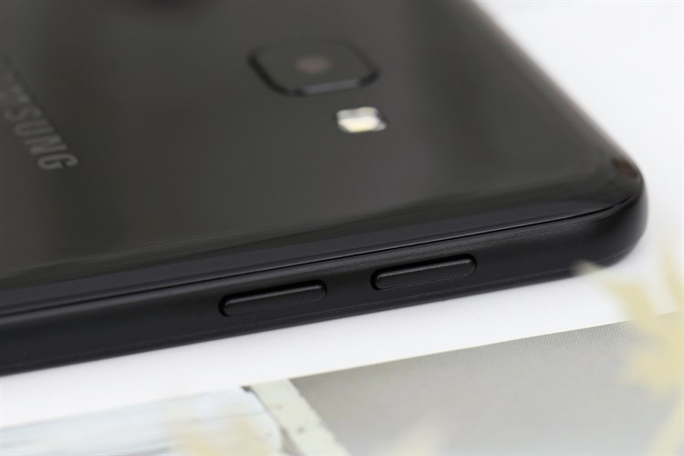 Điện thoại Samsung Galaxy J4 Core