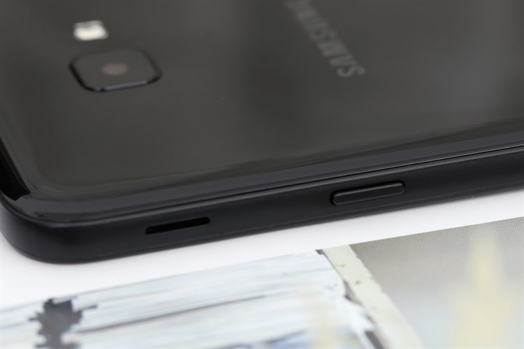 Điện thoại Samsung Galaxy J4 Core