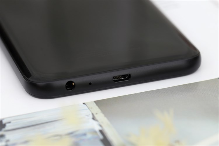 Điện thoại Samsung Galaxy J4 Core