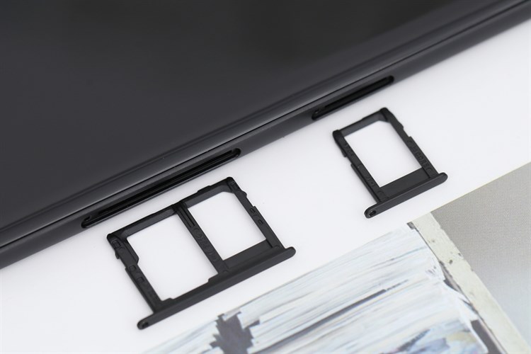 Điện thoại Samsung Galaxy J4 Core