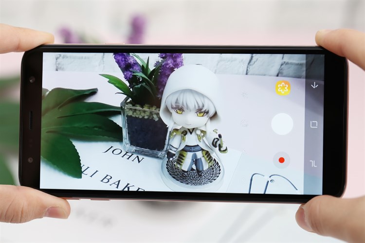 Điện thoại Samsung Galaxy J4 Core