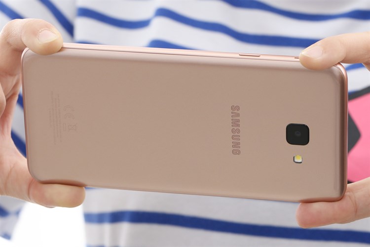 Điện thoại Samsung Galaxy J4 Core