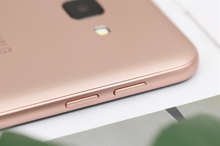 Điện thoại Samsung Galaxy J4 Core