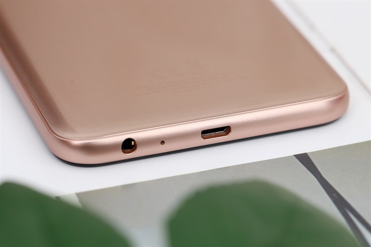 Điện thoại Samsung Galaxy J4 Core