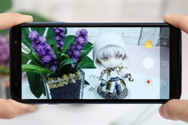 Điện thoại Samsung Galaxy J4 Core