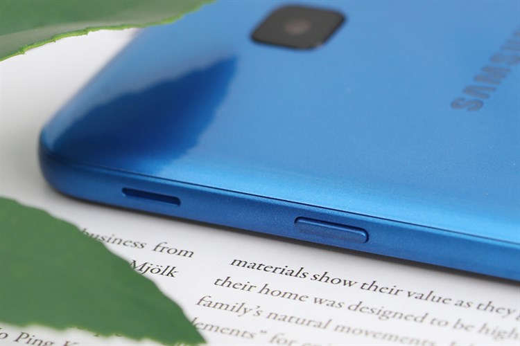 Điện thoại Samsung Galaxy J4 Core