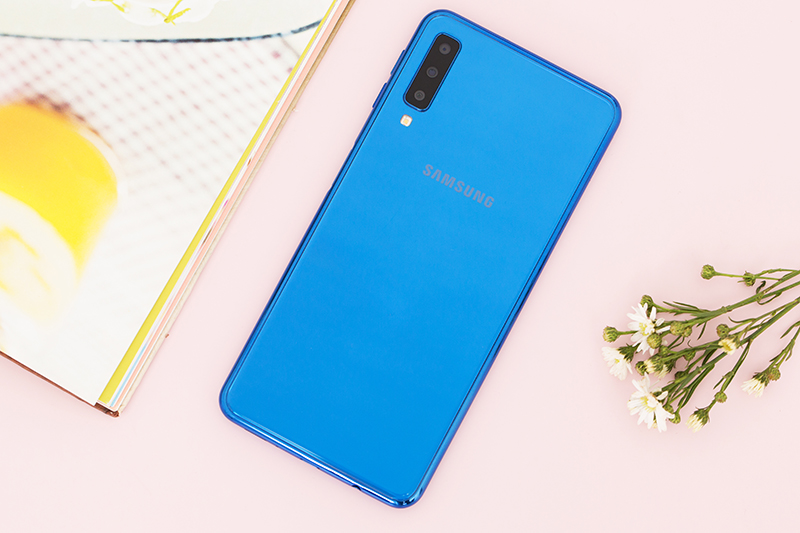 Thiết kế điện thoại Samsung Galaxy A7 2018 128GB
