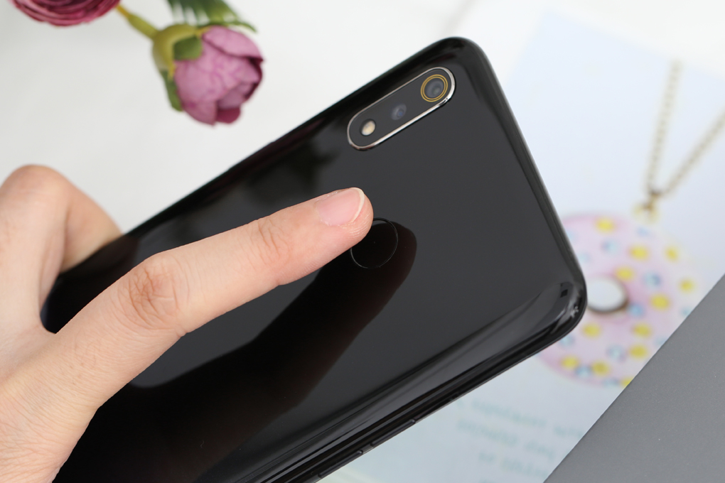 Điện thoại realme 3 32GB Màu Đen
