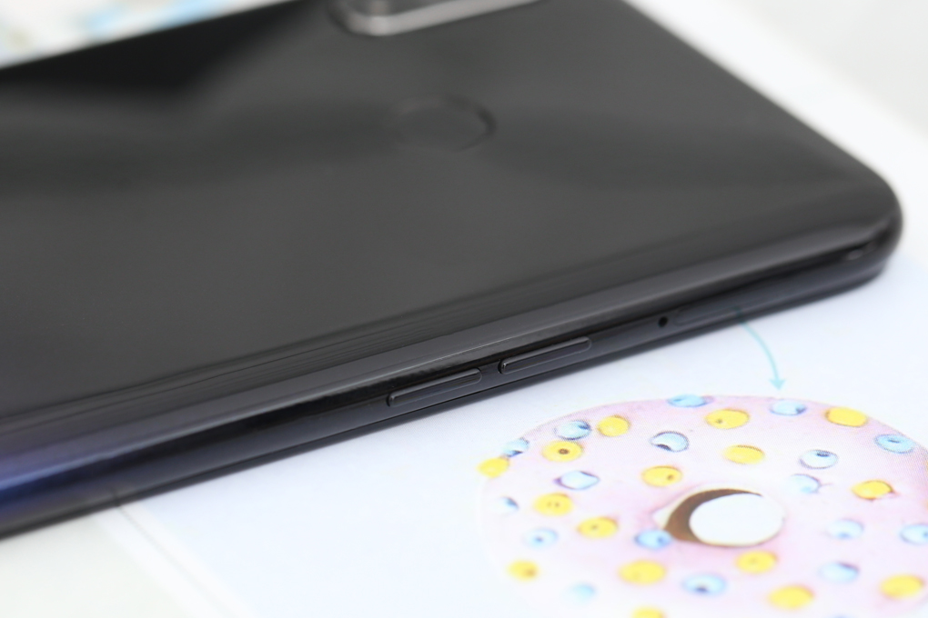Điện thoại realme 3 32GB Màu Đen