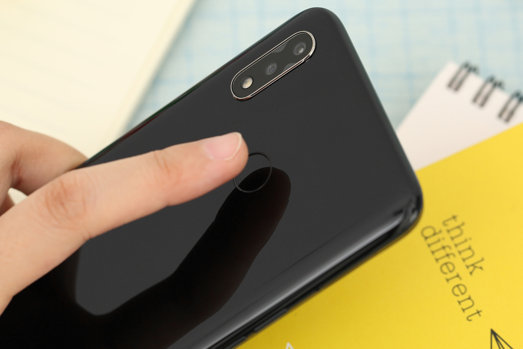 Điện thoại realme 3 32GB Màu Đen nhãn