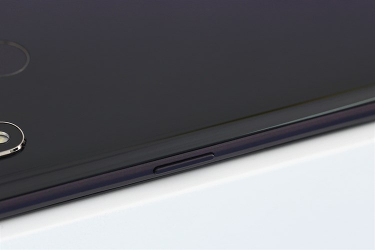 Điện thoại realme 3 Pro (4GB/64GB)