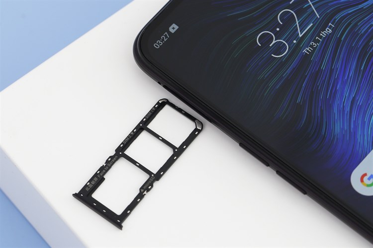 Điện thoại realme 3 Pro (4GB/64GB)