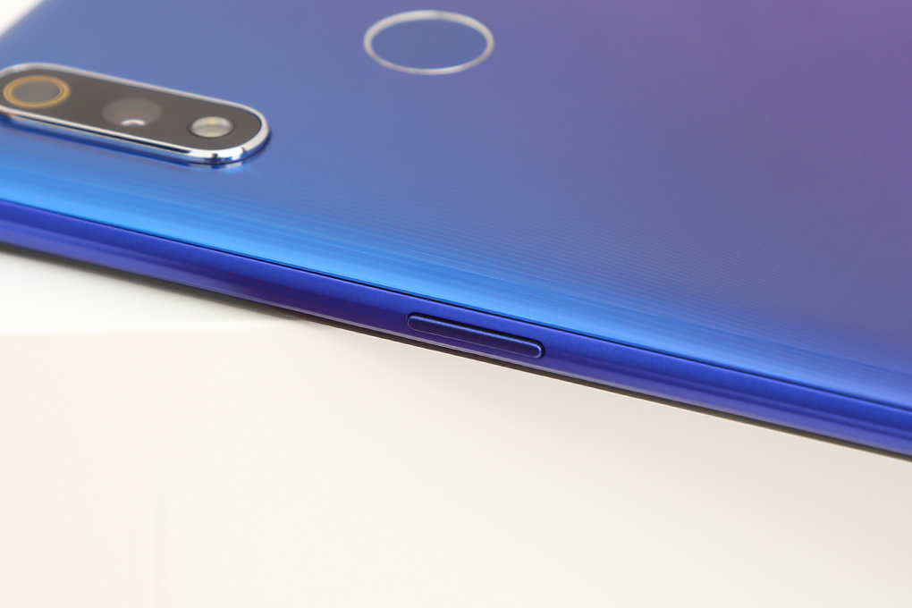 Điện thoại realme 3 Pro (4GB/64GB) Màu Xanh Dương