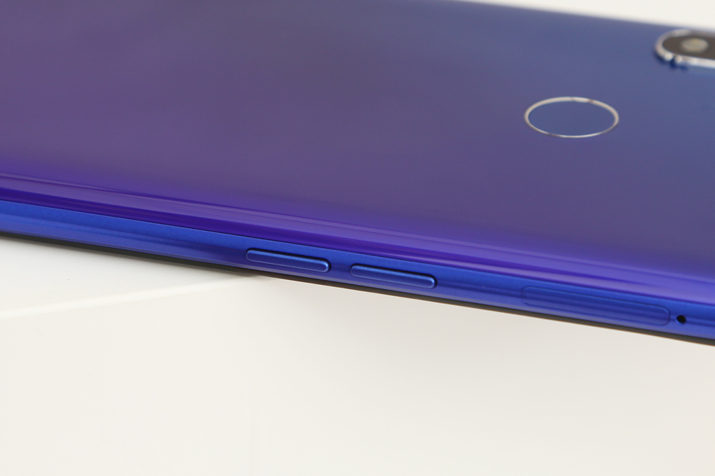 Điện thoại realme 3 Pro (4GB/64GB) Màu Xanh Dương