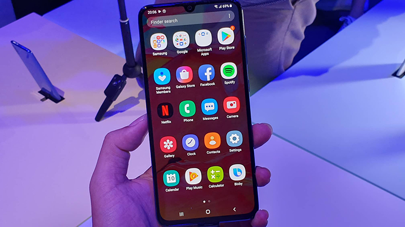 Trên tay điện thoại Samsung Galaxy A70 chính hãng Trên tay điện thoại Samsung Galaxy A70 chính hãng
