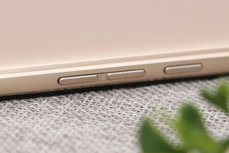 Điện thoại Mobell S41 Màu Vàng đồng