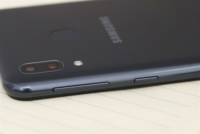 Điện thoại Samsung Galaxy M20