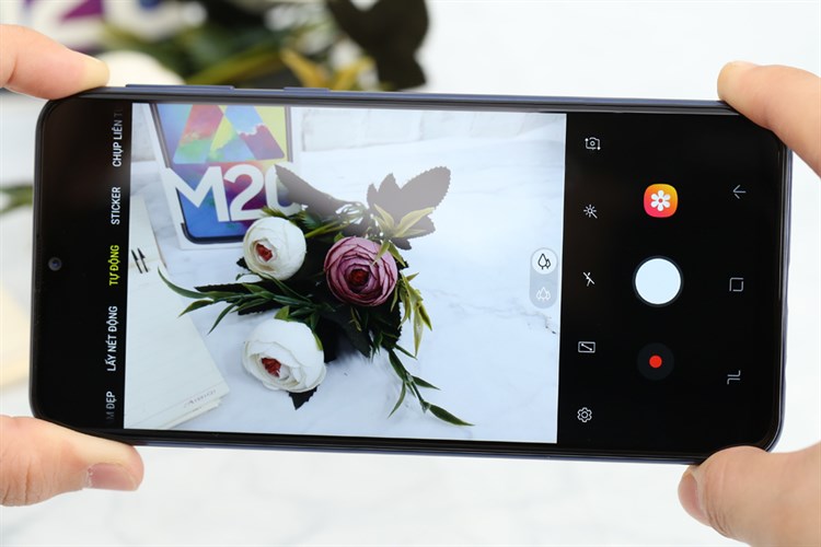 Điện thoại Samsung Galaxy M20