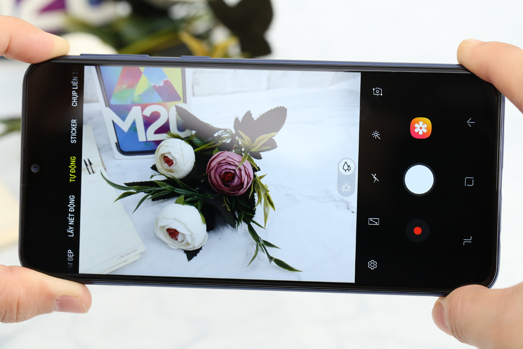 Điện thoại Samsung Galaxy M20