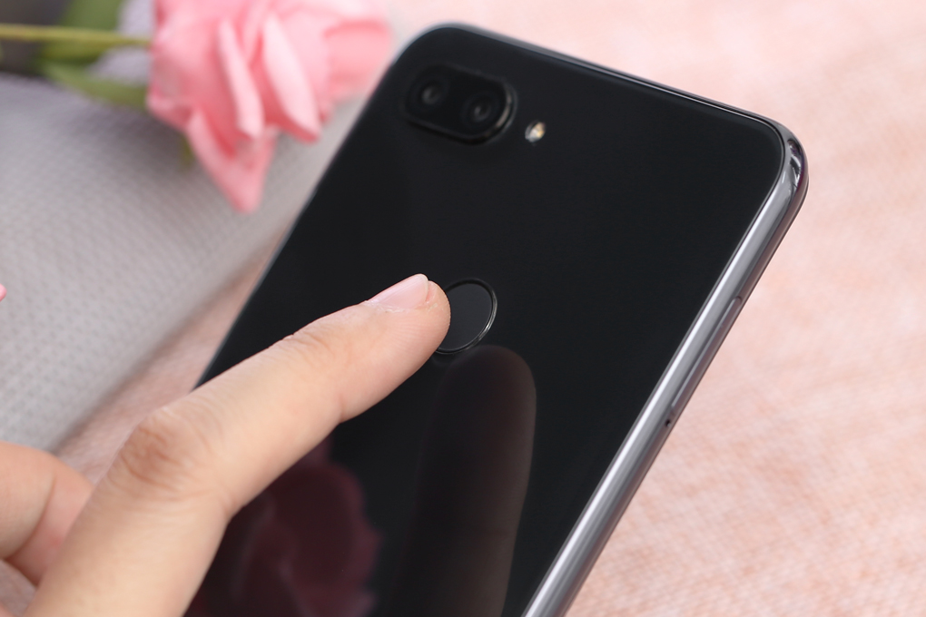 Điện thoại Xiaomi Mi 8 Lite 6GB/128GB Màu Đen