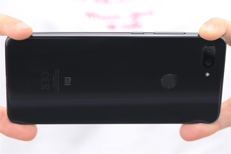 Điện thoại Xiaomi Mi 8 Lite 6GB/128GB Màu Đen