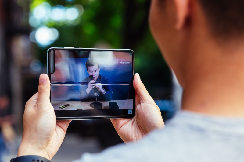 Samsung Galaxy Fold camera selfie