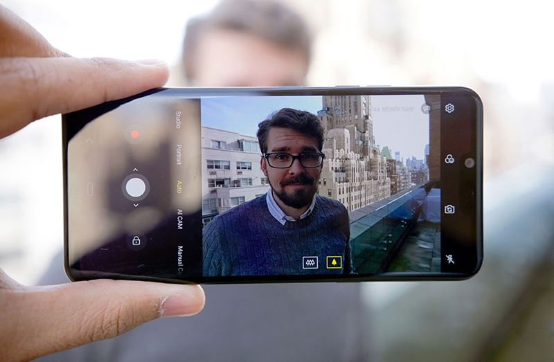 Camera trước selfie của điện thoại LG G8 ThinQ chính hãng
