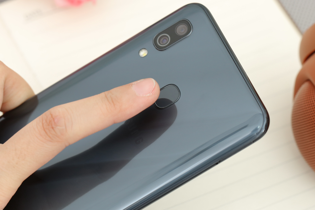 Điện thoại Samsung Galaxy A30 Màu Đen