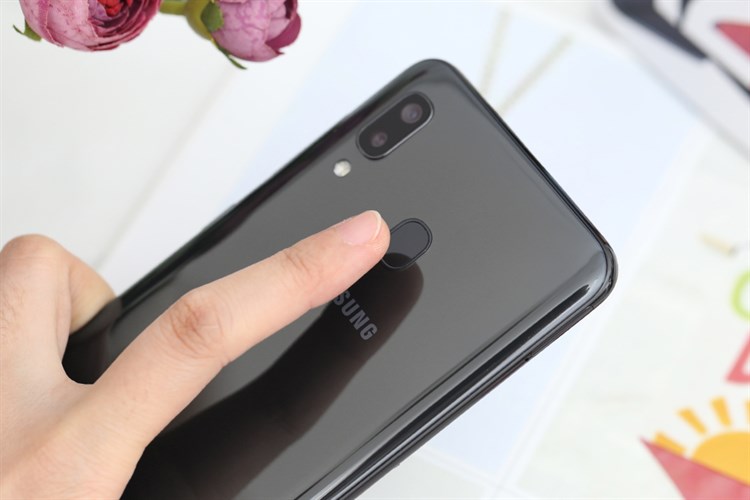 Điện thoại Samsung Galaxy A20