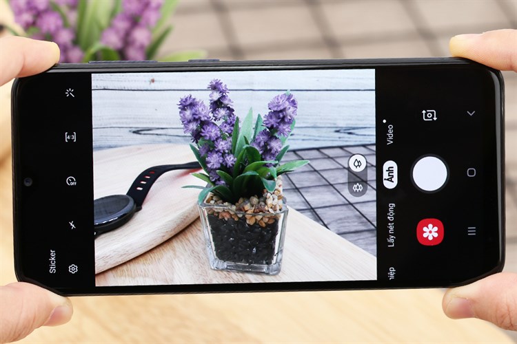 Điện thoại Samsung Galaxy A20