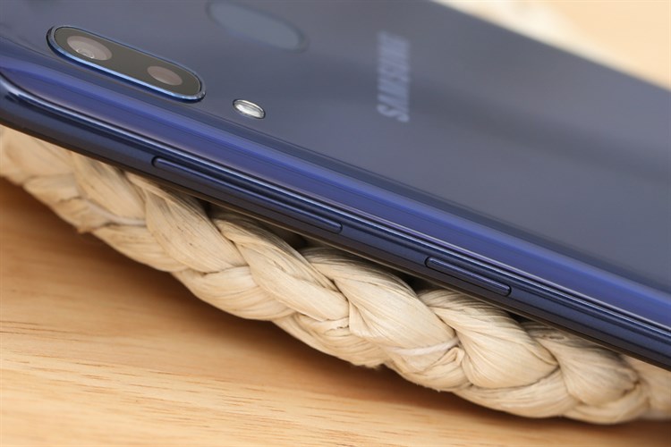 Điện thoại Samsung Galaxy A20