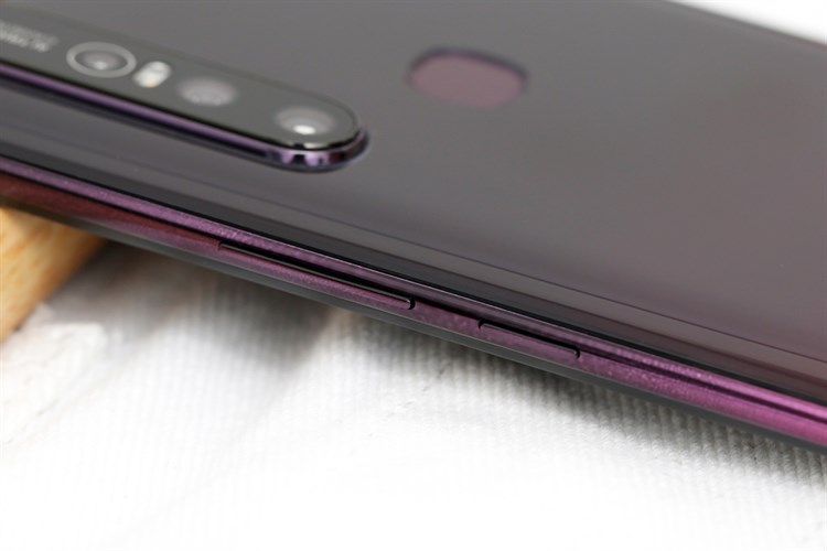 Điện thoại Vivo V15 128GB Màu Đỏ