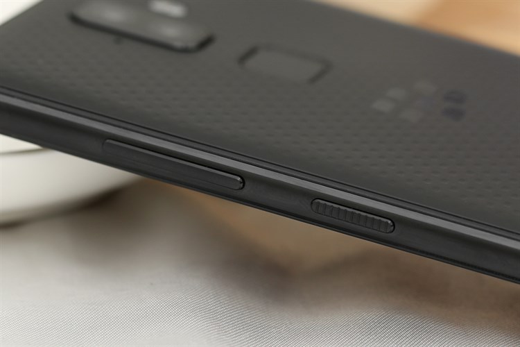 Điện thoại BlackBerry Evolve