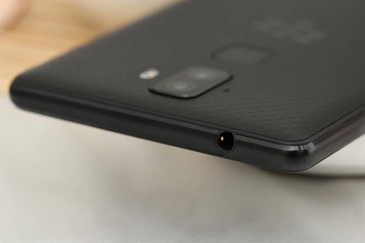 Điện thoại BlackBerry Evolve