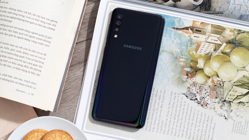 Điện thoại Samsung Galaxy A50 128GB | Thiết kế mặt lưng